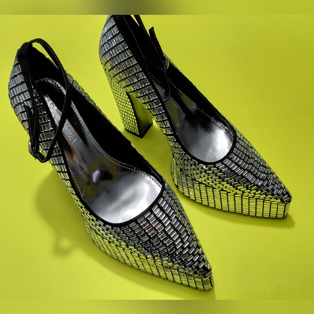 FASHION NOVA Women's Downtown  Silver  Platform Mirrored Rhinestone Pumps Size 8